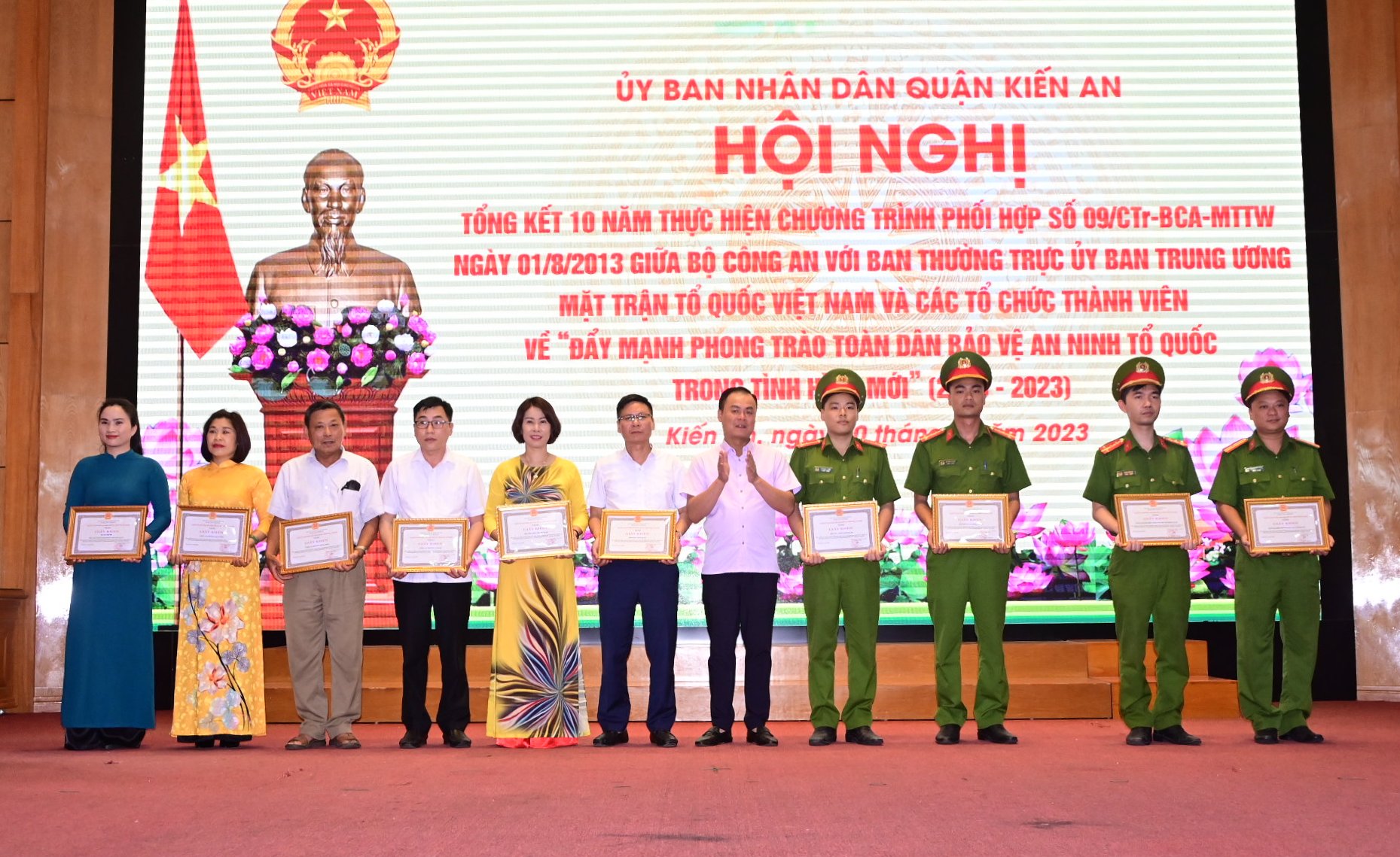 Quận Kiến An: Biểu dương 22 tập thể, cá nhân xuất sắc trong 10 năm đẩy mạnh phong trào Toàn dân bảo vệ ANTQ tình hình mới